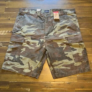 Levi’s Carrier Cargo Camo Shorts